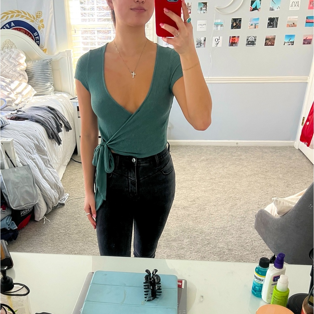 Urban Outfitters Women's Green and Blue Crop-top